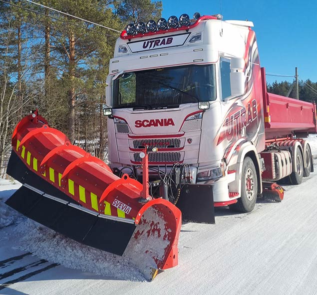 Snöröjning och plogning med lastbil i Umeå och utöver Västerbotten
